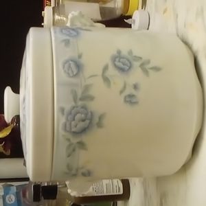 Cheng's large size cookie jar white blue and yellow